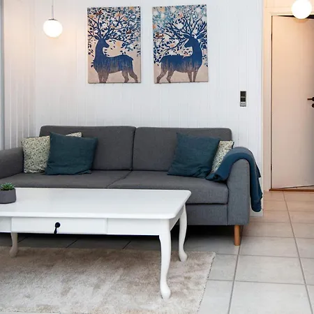 4 Person In Otel Hejls